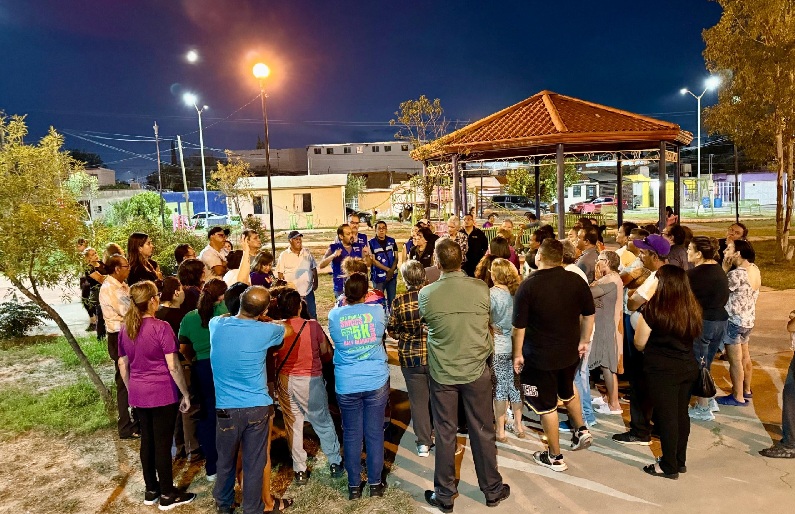 VISITA LUPITA BORRUEL LA COLONIA REAL DE MINAS Y GESTIONA ATENCIÓN CON LA JMAS