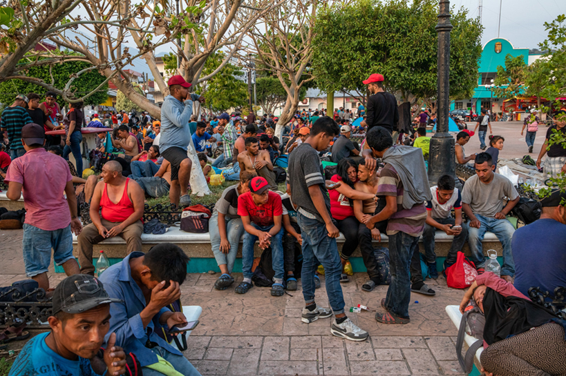 ASOCIACIONES CIVILES LLEVARON ALIMENTOS A UNA CARAVANA DE CERCA DE 3 MIL MIGRANTES QUE AVANZA POR MEXICO