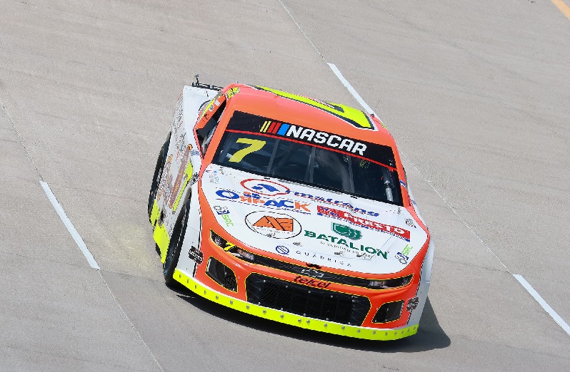 XAVIER RAZO GANÓ LA CARRERA Y ES EL CAMPEÓN DE LA TEMPORADA REGULAR DE NASCAR MÉXICO SERIES