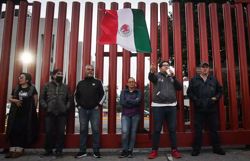 TRABAJADORES DEL PODER JUDICIAL BLOQUEAN LOS ACCESOS AL RECINTO LEGISLATIVO DE SAN LÁZARO 