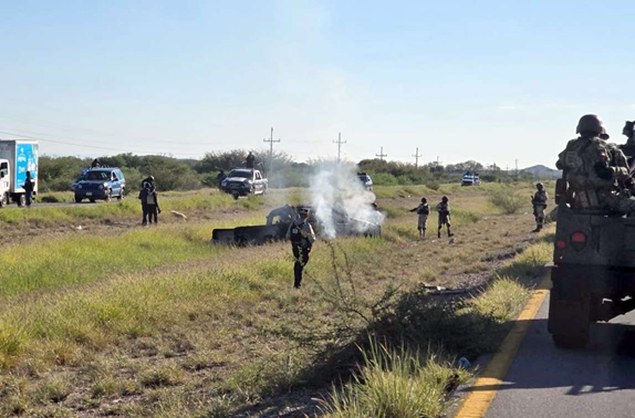 CUATRO PERSONAS FUERON LOCALIZADAS SIN VIDA EN LA CARRETERA DE JIMÉNEZ A PARRAL.