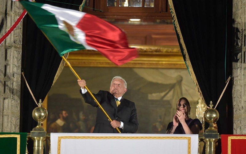 ¡VIVA LA CUARTA TRANSFORMACIÓN! GRITÓ EL PRESIDENTE DESDE PALACIO NACIONAL.