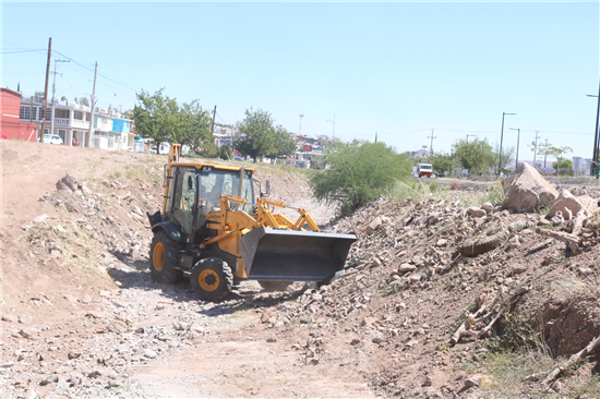 MANTIENE GOBIERNO MUNICIPAL TRABAJOS DE LIMPIEZA DE ARROYOS AL NORTE DE LA CIUDAD