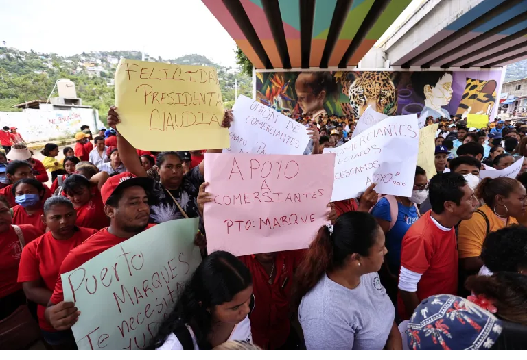 HABITANTES DE ACAPULCO PROTESTARON EN LA ZONA DIAMANTE  ANTE LA VISITA DE CLAUDIA SHEINBAUM