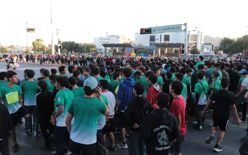 CONVIVEN, PRACTICAN DEPORTE Y FORTALECEN SU IDENTIDAD ESCOLAR ESTUDIANTES DEL COBACH DE TODO EL ESTADO