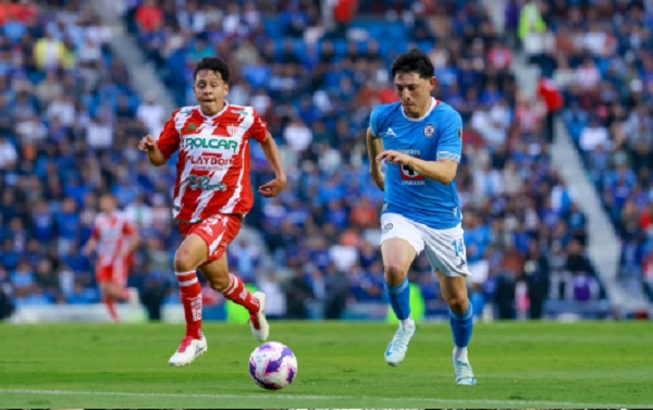 CRUZ AZUL CONTINÚA DE LÍDER AL GOLEAR AL NECAXA