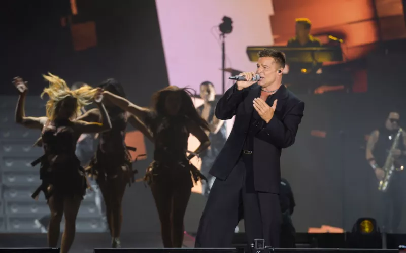 ENCIENDE RICKY MARTIN LA PLAZA DEL ÁNGEL EN LA FIESTA DE INAUGURACIÓN DEL FICH EDICIÓN BICENTENARIO