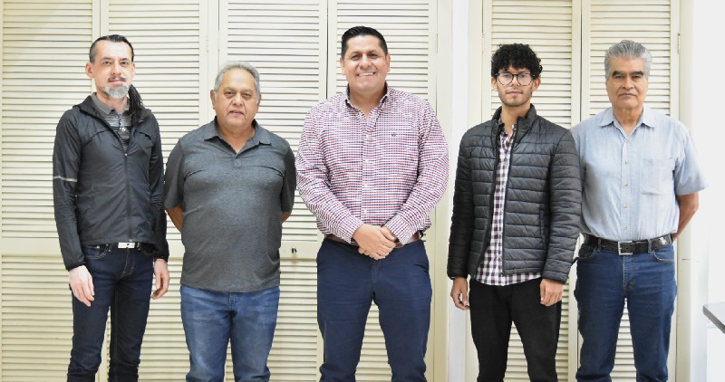 SE REÚNE REGIDOR FÉLIX MARTÍNEZ CON HISTORIADORES PARA VER AVANCES DE LA REUBICACIÓN DE LA ESTATUA DEL INDIO VICTORIO