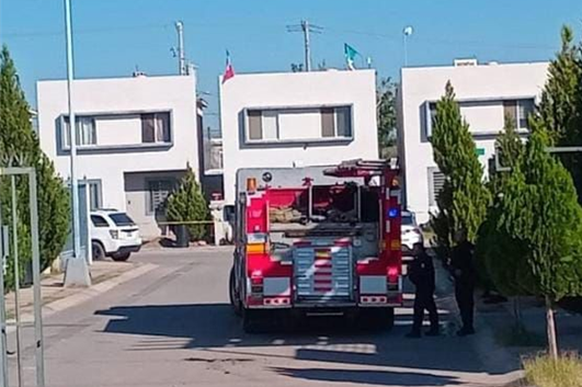 ATENDIERON POLICÍAS Y BOMBEROS SITUACIÓN DE HOMBRE QUE SE ATRINCHERÓ EN SU VIVIENDA EN PUERTA REAL