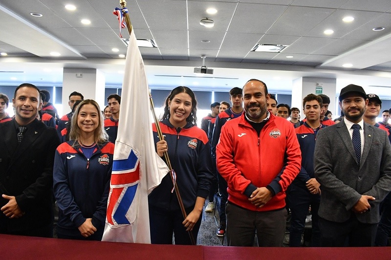 ABANDERAN A LA DELEGACIÓN DEPORTIVA DE LA UNIVERSIDAD LA SALLE CHIHUAHUA