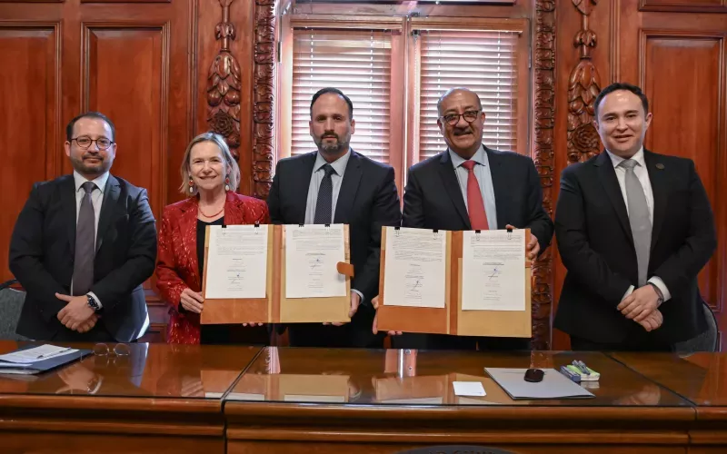 FIRMAN GOBIERNO DEL ESTADO Y EMBAJADA DE FRANCIA ACUERDO PARA IMPULSAR LA FORMACIÓN EDUCATIVA DE JÓVENES CHIHUAHUENSES