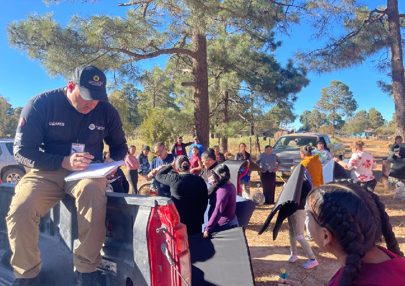 RECIBEN 180 FAMILIAS DE LA SIERRA TARAHUMARA APOYOS EMERGENTES TRAS PRIMERA TORMENTA INVERNAL