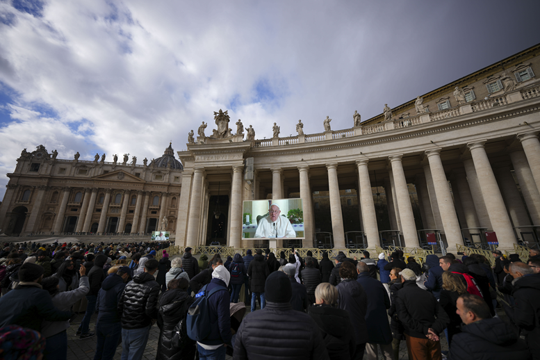 PAPA FRANCISCO REZA EL ÁNGELUS RESFRIADO DESDE SU RESIDENCIA: “ESTOY MEJORANDO”