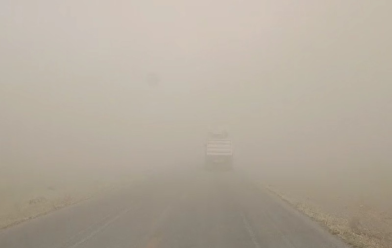 CIERRAN AUTORIDADES TRAMOS CARRETEROS POR TOLVANERAS EN LA REGIÓN NOROESTE