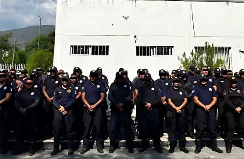 98 POLICÍAS MUNICIPALES DE TONALÁ, CHIAPAS, FUERON DETENIDOS POR USURPACIÓN DE FUNCIONES