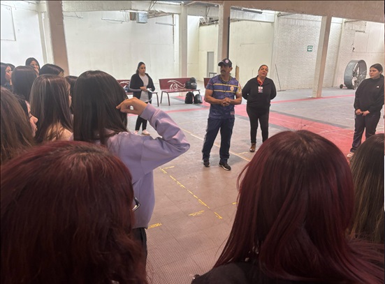 INSTRUYEN POLICÍAS MUNICIPALES ESTUDIANTES DE BACHILLERES EN DEFENSA PERSONAL Y VIOLENCIA DE GÉNERO
