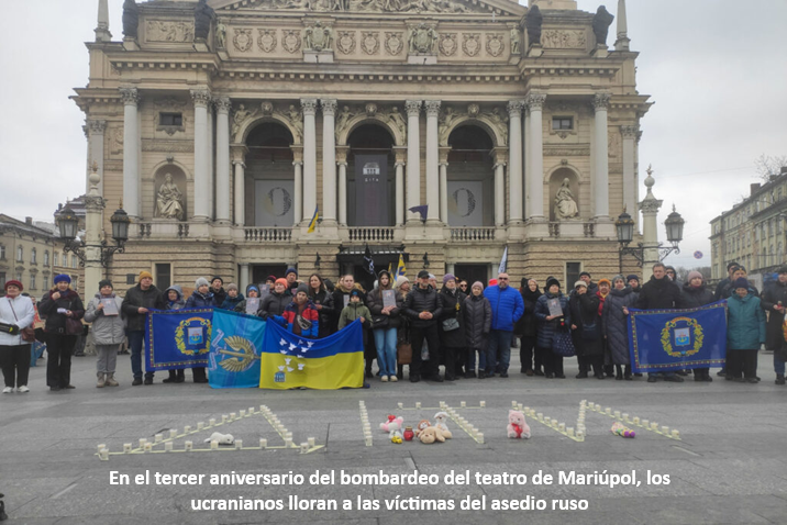 EN EL TERCER ANIVERSARIO DEL BOMBARDEO DEL TEATRO DE MARIÚPOL, LOS UCRANIANOS LLORAN A LAS VÍCTIMAS DEL ASEDIO RUSO 