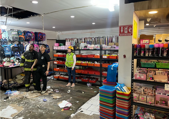 BOMBEROS Y PROTECCIÓN CIVIL MUNICIPAL ATENDIERON CONATO DE INCENDIO EN TIENDA DEL CENTRO