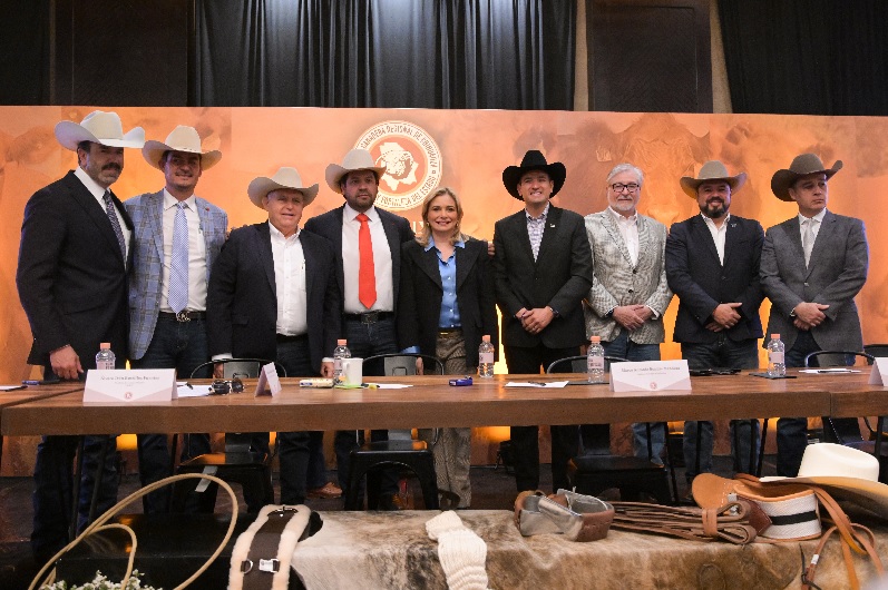MARU CAMPOS REFRENDA SU COMPROMISO CON EL CAMPO CHIHUAHUENSE