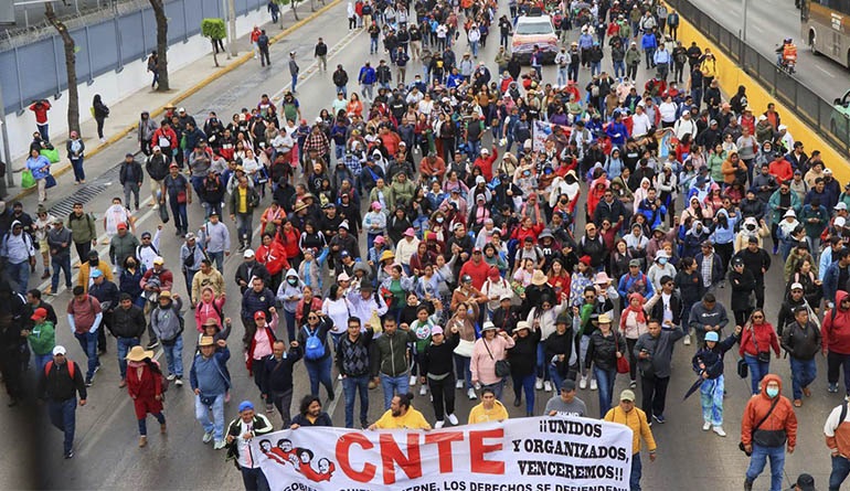 MEDIANTE BLOQUEOS, MAESTROS DE CNTE DESQUICIARON LA MOVILIDAD EN CDMX 