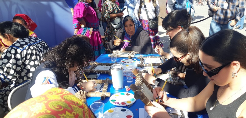 CELEBRA AYUNTAMIENTO EL DÍA INTERNACIONAL DEL ARTESANO CON TALLER DE PINTURA EN LA CALLE VICTORIA