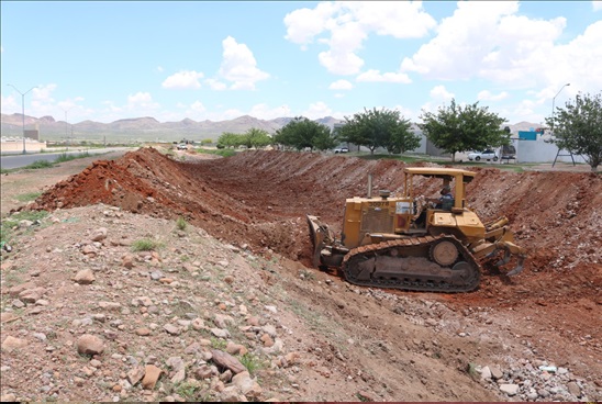 TRABAJA GOBIERNO MUNICIPAL EN LIMPIEZA DE ARROYOS AL NORTE DE LA CIUDAD