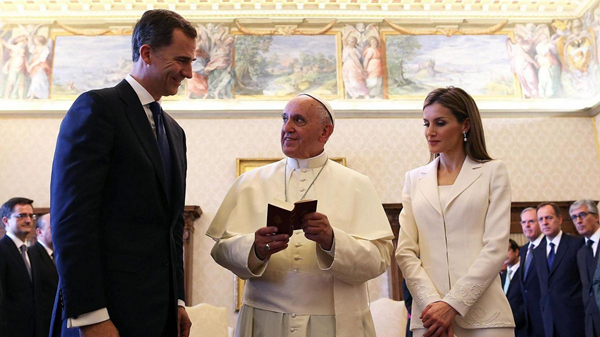 LA CASA REAL CONFIRMA QUE LOS REYES DE ESPAÑA ASISTIRÁN EL PRÓXIMO SÁBADO AL FUNERAL DEL PAPA FRANCISCO