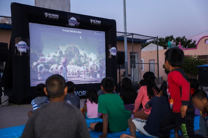 LLEVAN CINE AL AIRE LIBRE A NIÑAS Y NIÑOS DE COMUNIDADES INDÍGENAS URBANAS