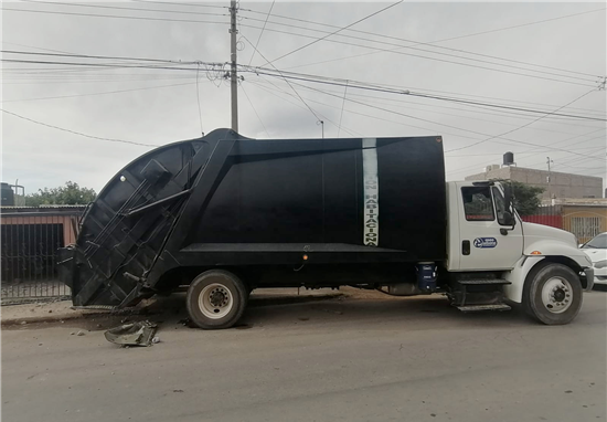 ACCIDENTE CON CAMIÓN EN COLONIA REVOLUCIÓN NO AFECTARÁ RECOLECCIÓN DE BASURA
