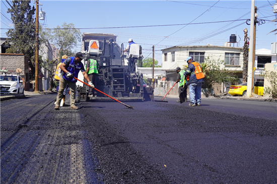ÚLTIMOS DETALLES DEL RECARPETEO EN CALLE MARIANO SAMANIEGO: MUNICIPIO