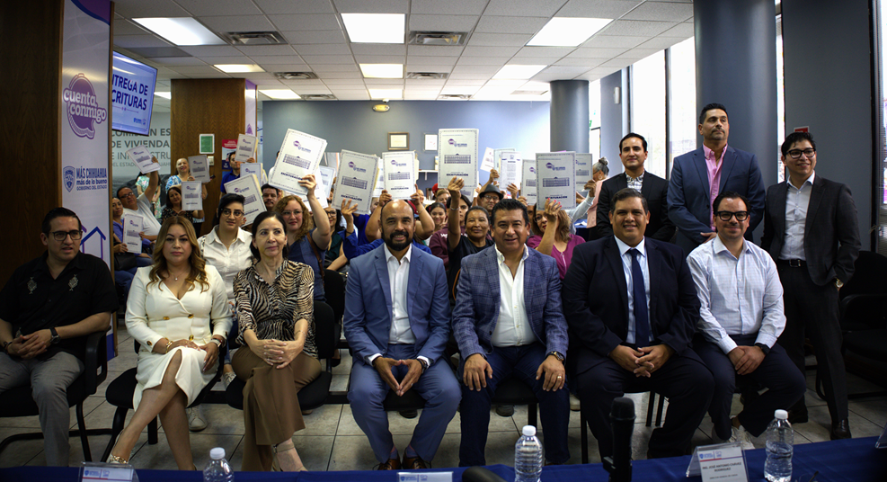 ENTREGA COESVI LAS ESCRITURAS DE SUS VIVIENDAS A 50 FAMILIAS DE CHIHUAHUA Y AQUILES SERDÁN