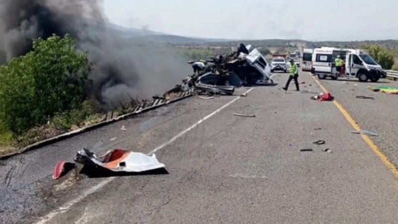 21 VÍCTIMAS DEL ACCIDENTE EN AUTOPISTA CUACNOPALAN-OAXACA
