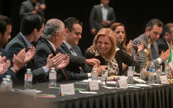 ACOMPAÑA MARU CAMPOS A NUEVA MESA DIRECTIVA DEL CONSEJO COORDINADOR EMPRESARIAL DE CHIHUAHUA EN SU TOMA DE PROTESTA