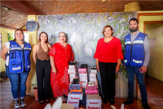 ENTREGA DIF MUNICIPAL ZAPATOS A ASOCIACIÓN “GABY REDES POR LA LIBERTAD”