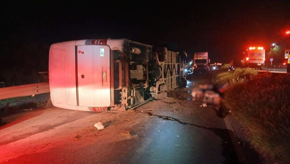 VOLCADURA DE AUTOBÚS EN CARRETERA DE NUEVO LEÓN DEJA 11 MUERTOS