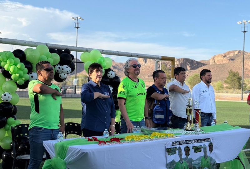 ACUDEN REGIDORES ADAN GALICIA Y LUPITA BORRUEL A INAUGURACIÓN DE LA ESCUELA BRAVOS DE CHIHUAHUA