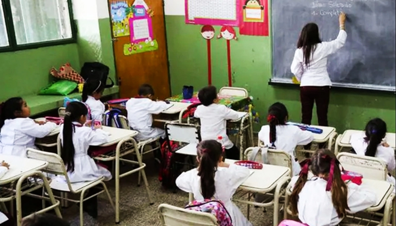 GOBIERNO DETALLA NUEVOS DECRETOS: ANTIGÜEDAD DOCENTE Y RETIRO ANTICIPADO