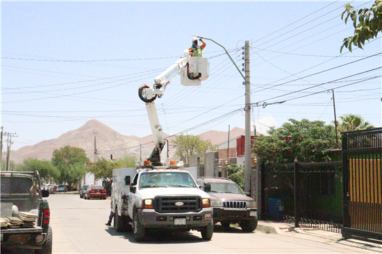 COMIENZA MUNICIPIO INSTALACIÓN DE NUEVAS LÁMPARAS LED EN LA COLONIA REVOLUCIÓN