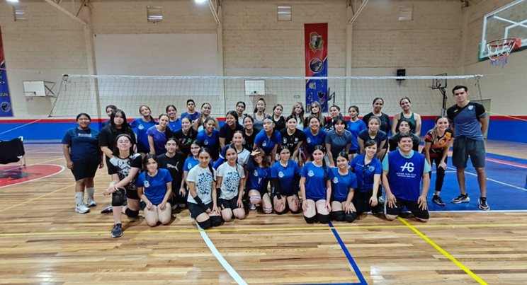 ACOMPAÑA ADAN GALICIA A EQUIPO FEMENIL HALCONES EN ENTRENAMIENTO DE ALTO RENDIMIENTO