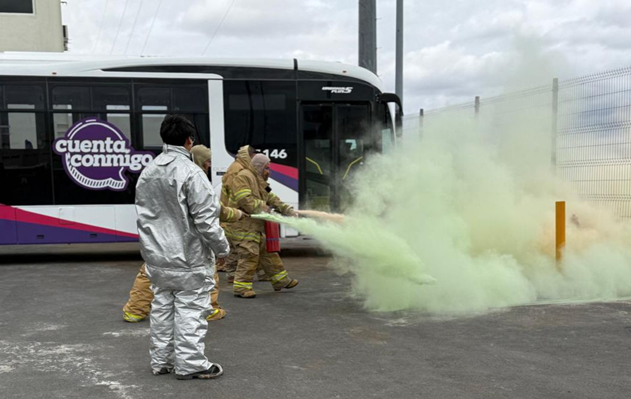JUÁREZBUS APLICA CURSO PRÁCTICO DE COMBATE CONTRA INCENDIOS PARA GARANTIZAR LA SEGURIDAD DE LAS Y LOS USUARIOS