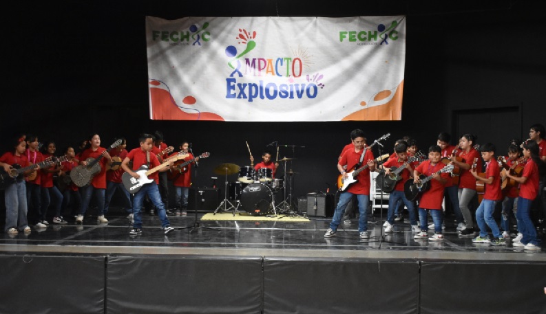 CELEBRAN CIERRE DE CICLO ESCOLAR DEL MODELO ADN DE FECHAC EN JUÁREZ CON TALENTO EN ESPECTÁCULO ARTÍSTICO