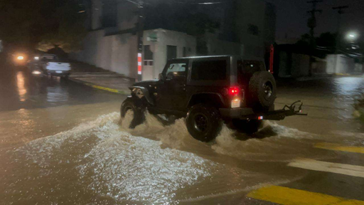 BUSCAN A DOS PERSONAS ARRASTRADAS POR LA CORRIENTE