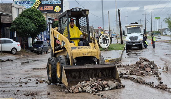 MANTIENE MUNICIPIO TRABAJOS PERMANENTES PARA RETIRAR ARRASTRES POR LAS LLUVIAS