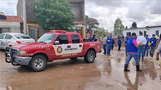 ATIENDE PERSONAL DE BOMBEROS 3 BARDAS CAÍDAS AL NORTE DE LA CIUDAD POR AFECTACIÓN PLUVIAL