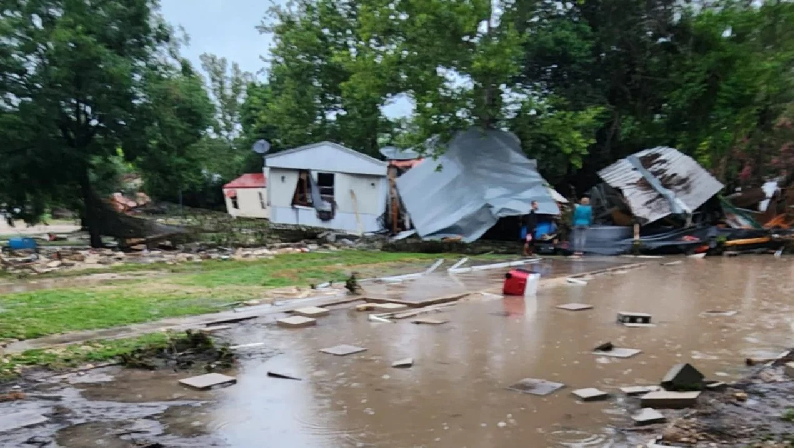 AUTORIDADES DE TEXAS QUE VAN 52 MUERTOS POR LAS INUNDACIONES EN EL CENTRO-SUR DE LA ENTIDAD