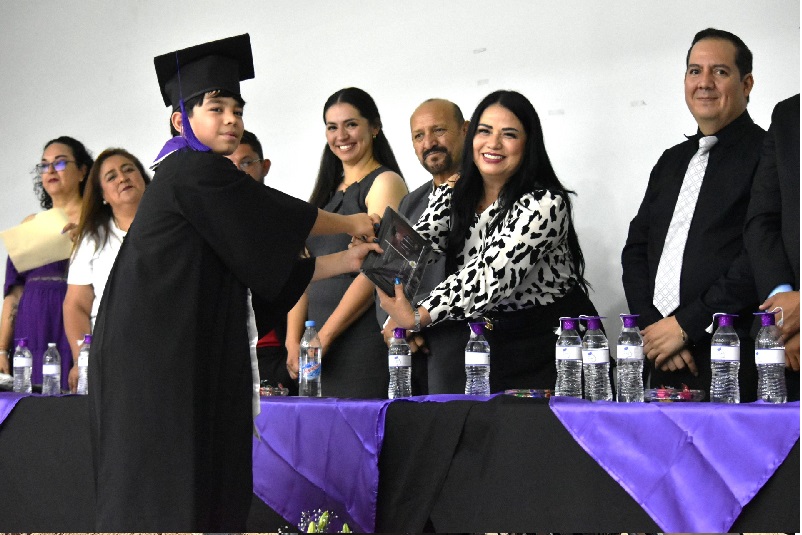 ASISTE MYRNA MONGE A CEREMONIA DE GRACUACIÓN DEL NIÑO REGIDOR Y A LA CEREMONIA DE LA PRAGEDIS G, GUERRERO