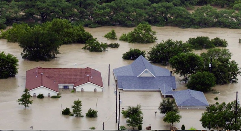 POR INUNDACIONES EN TEXAS; SUMAN 120 LOS MUERTOS