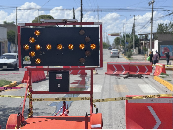 EXHORTA SUBSECRETARÍA DE MOVILIDAD DE LA SSPE A MANTENER PRECAUCIÓN POR SOCAVÓN EN AVENIDA DE LAS INDUSTRIAS