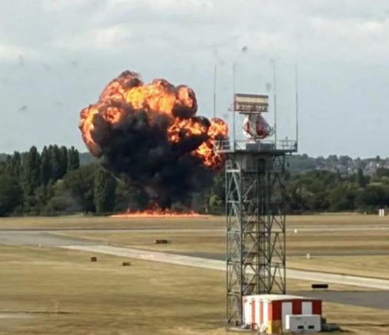 UNA AVIONETA SE ESTRELLÓ ESTE DOMINGO EN EL AEROPUERTO DE SOUTHEND, AL SURESTE DE INGLATERRA