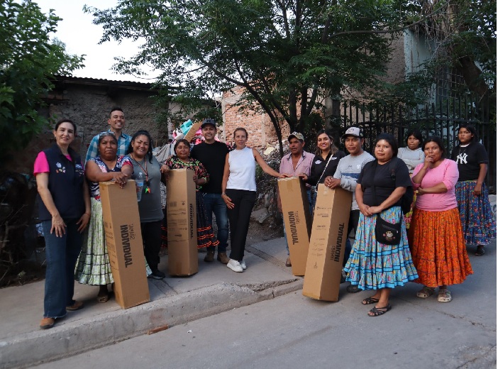 HACEN ENTREGA REGIDORES DEL PAN DE DONACIONES DEL 